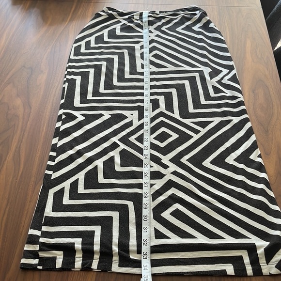 ANTHROPOLOGIE maxi skirt. - Picture 4 of 5